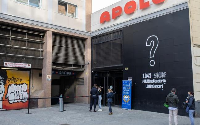 Imagen de archivo de la puerta de la sala Apolo, en Barcelona.
