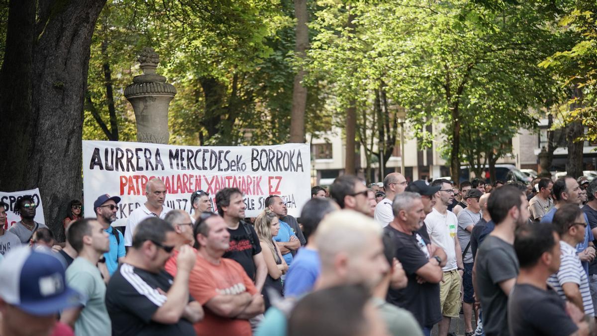 Huelga de los trabajadores de Mercedes-Benz Vitoria.