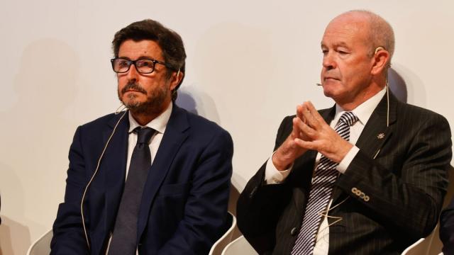Álvaro Rodríguez Dapena, presidente de Puertos del Estado, y Ricardo Barkala, presidente de la Autoridad Portuaria de Bilbao, ayer. Álvaro Rodríguez Dapena, presidente de Puertos del Estado, y Ricardo Barkala, presidente de la Autoridad Portuaria de Bilbao, ayer.