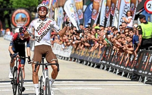 Tronchon celebra su victoria sobre Sivakov. | FOTO: VUELTA A BURGOS