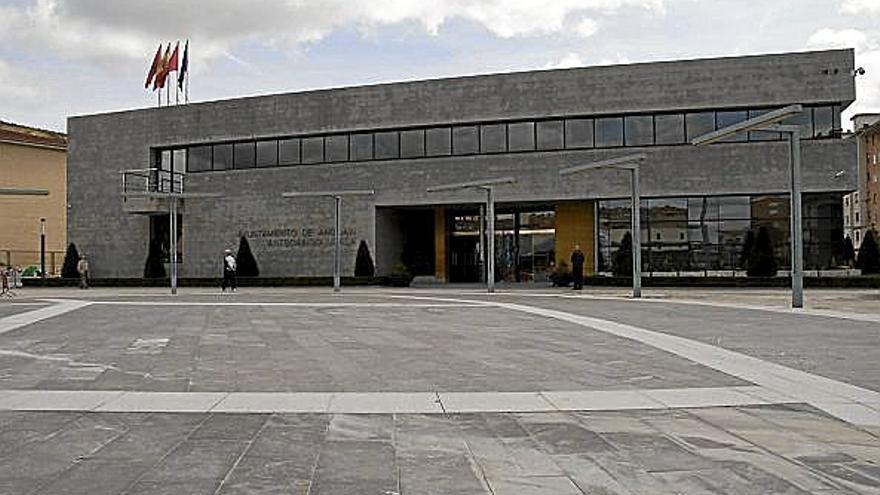 Fachada del ayuntamiento de Ansoáin.