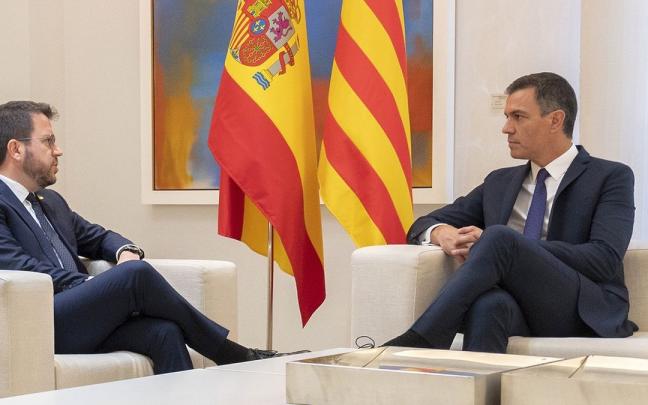 El president de la Generalitat, Pere Aragonès, junto al jefe del Ejecutivo español, Pedro Sánchez, en la reunión que mantuvieron el pasado día 15. El president de la Generalitat, Pere Aragonès, junto al jefe del Ejecutivo español, Pedro Sánchez, en la reunión que mantuvieron el pasado día 15.