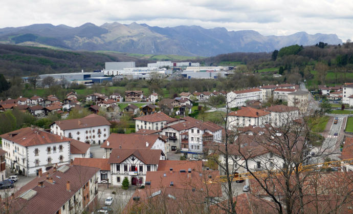 Vista de Lekunberri desde el mirador de la Peña.