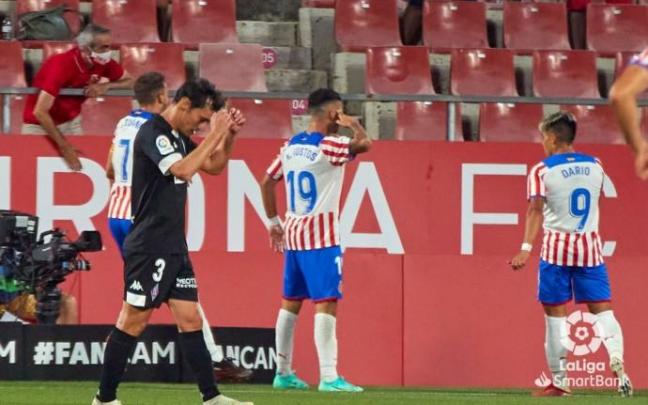 Ozkoidi se lamenta después de que el gol de Bustos sentenciara el duelo de Montilivi.