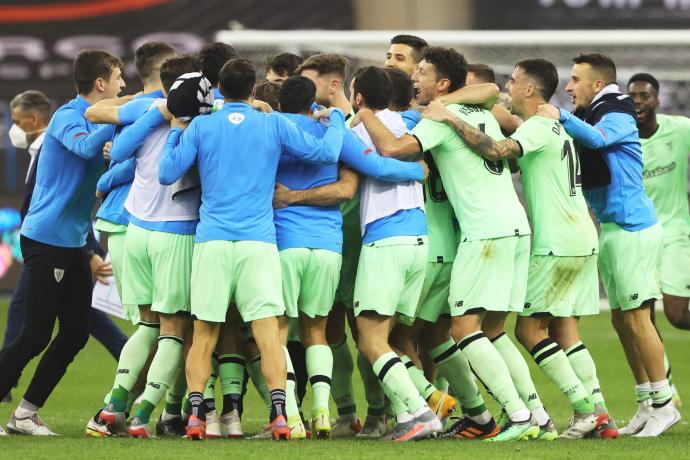 La plantilla del Athletic celebra el pase a la final de la Supercopa, donde aguarda el Real Madrid.