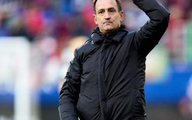 Joseba Etxeberria, en un partido con el Mirandés. Joseba Etxeberria, en un partido con el Mirandés.