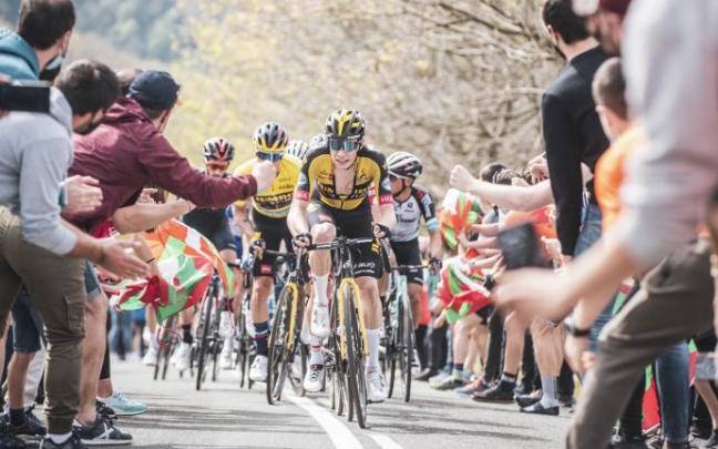 La afición vasca se volcó con la Itzulia del pasado año.