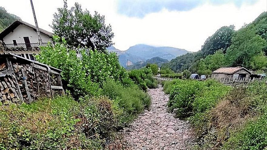 El curso del Ibur, un pedregal entre Barrensoro y Apote.