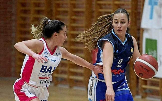 Anna Prim, en el partido ante el Baxi Ferrol. Anna Prim, en el partido ante el Baxi Ferrol.
