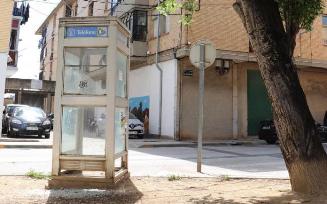 Cabina de telefónos en la calle Las Fontillas del Barrio de Lourdes de Tudela.