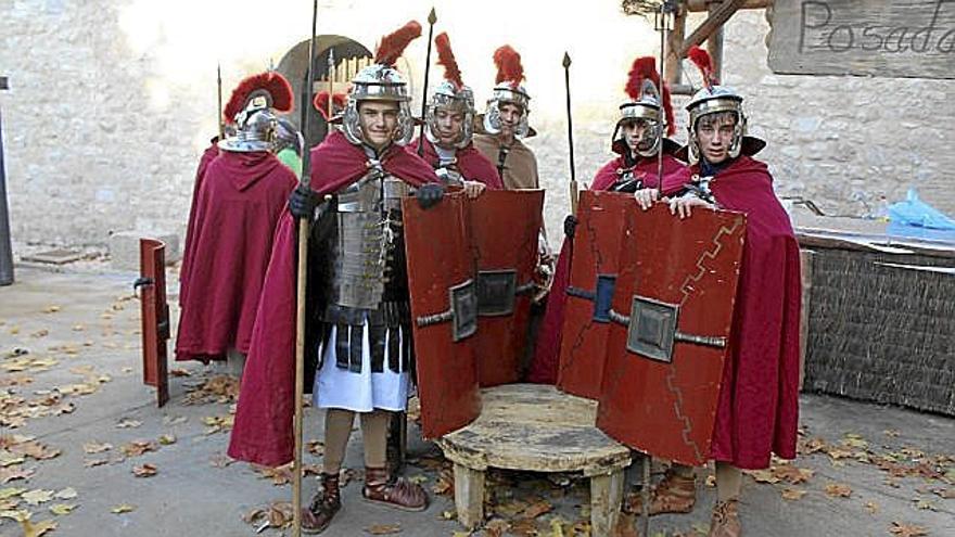 Patrulla romana descansa antes del cambio de guardia.