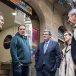 El alcalde de Bilbao, Juan Mari Aburto, acompa&ntilde;ado del concejal de Euskera y Educaci&oacute;n, Koldo Narbaiza, ha acudido a la sede de Euskaraldia, en el Casco Viejo, donde se ha sumado, un a&ntilde;o m&aacute;s, a esta iniciativa en favor del eusk