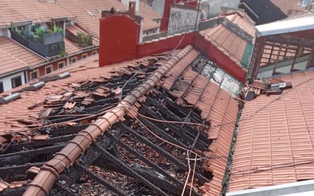 Así han quedado los tejados tras el incendio en el Casco Viejo de Bilbao Así han quedado los tejados tras el incendio en el Casco Viejo de Bilbao