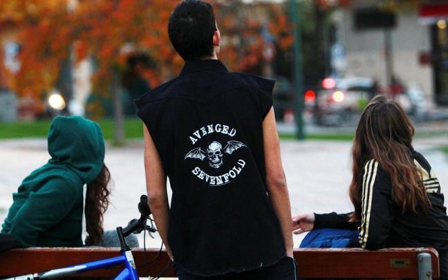 Tres adolescentes, en un parque