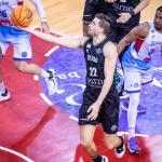 Xavi Rabaseda penetra a canasta en el duelo de la primera vuelta ante el Igokea.