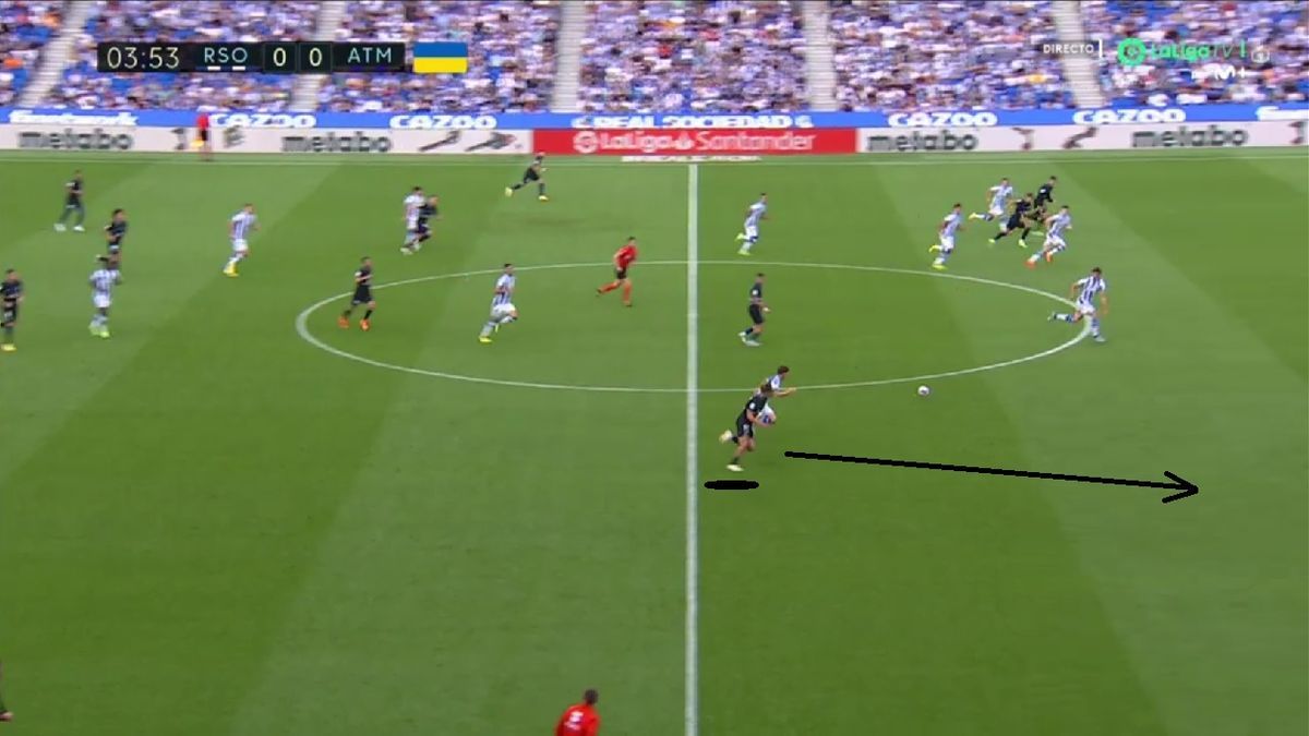 Sufrió especialmente el propio Aihen, ya que por su banda generó Llorente el córner del 0-1 y el a la postre anulado 0-2.