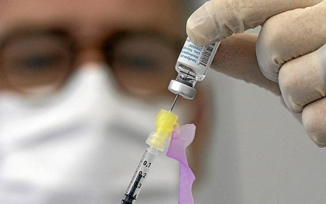 La vacunación frente a la viruela del mono como profilaxis está indicada de forma prioritaria a menores de 45 años. | FOTO: E.P.