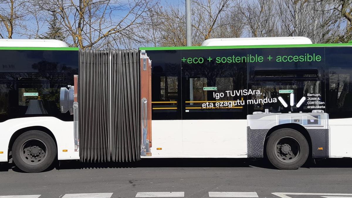 Museo bat Tuvisako autobus batean