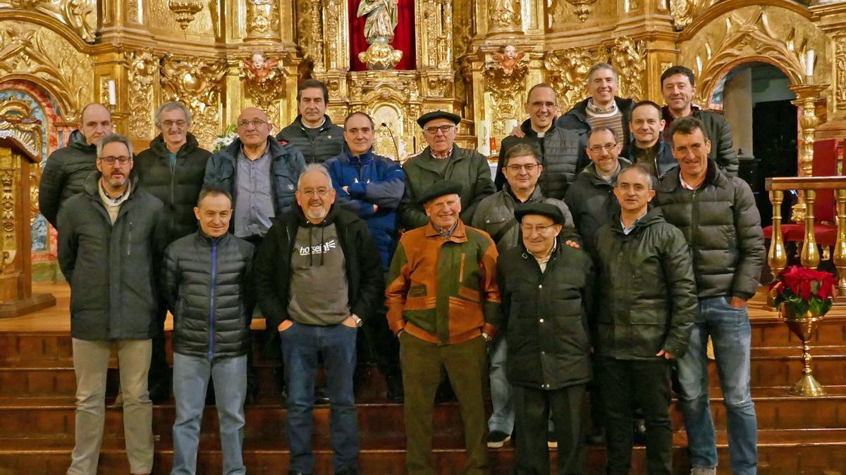 A la misa de la cofradía de Bakaiku, con 82 miembros, acudieron una veintena.