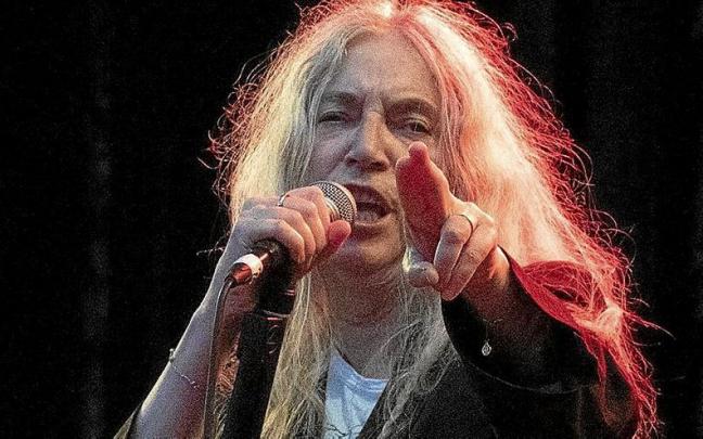 Patti Smith, durante su actuación en la pasada edición del Azkena Rock de Gasteiz. | FOTO: ALEX LARRETXI Patti Smith, durante su actuación en la pasada edición del Azkena Rock de Gasteiz. | FOTO: ALEX LARRETXI