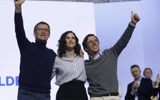 Feijóo, junto a Ayuso y Martínez-Almeida este domingo. Feijóo, junto a Ayuso y Martínez-Almeida este domingo.