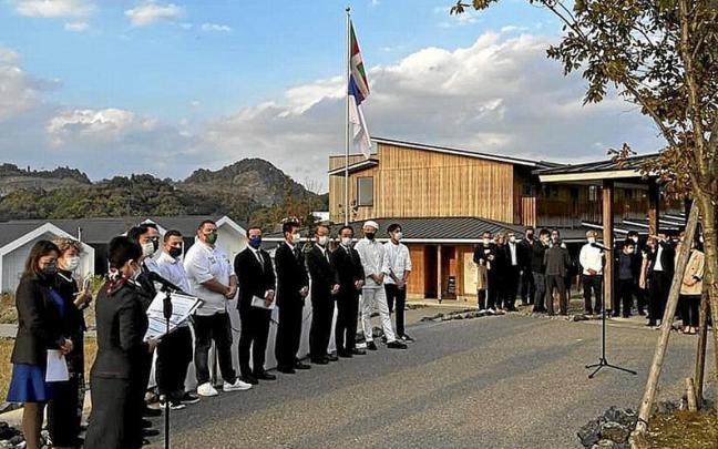 Cocineros y autoridades, durante la inauguración del nuevo espacio gastronómico.