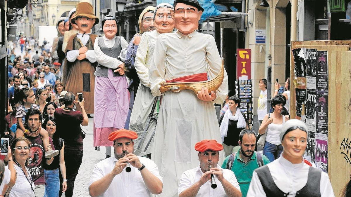 Una de las citas fijas de Ondalan Erraldoien Konpartsa es la concentración de gigantes de Aste Nagusia.