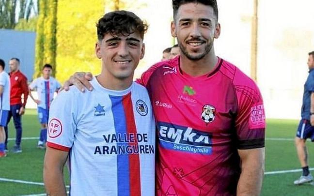 Xiker e Imanol Arana posan tras el partido del pasado s&aacute;bado.