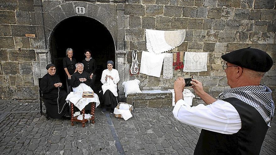 La tecnología del siglo XXI retrata a las costureras del siglo XX.