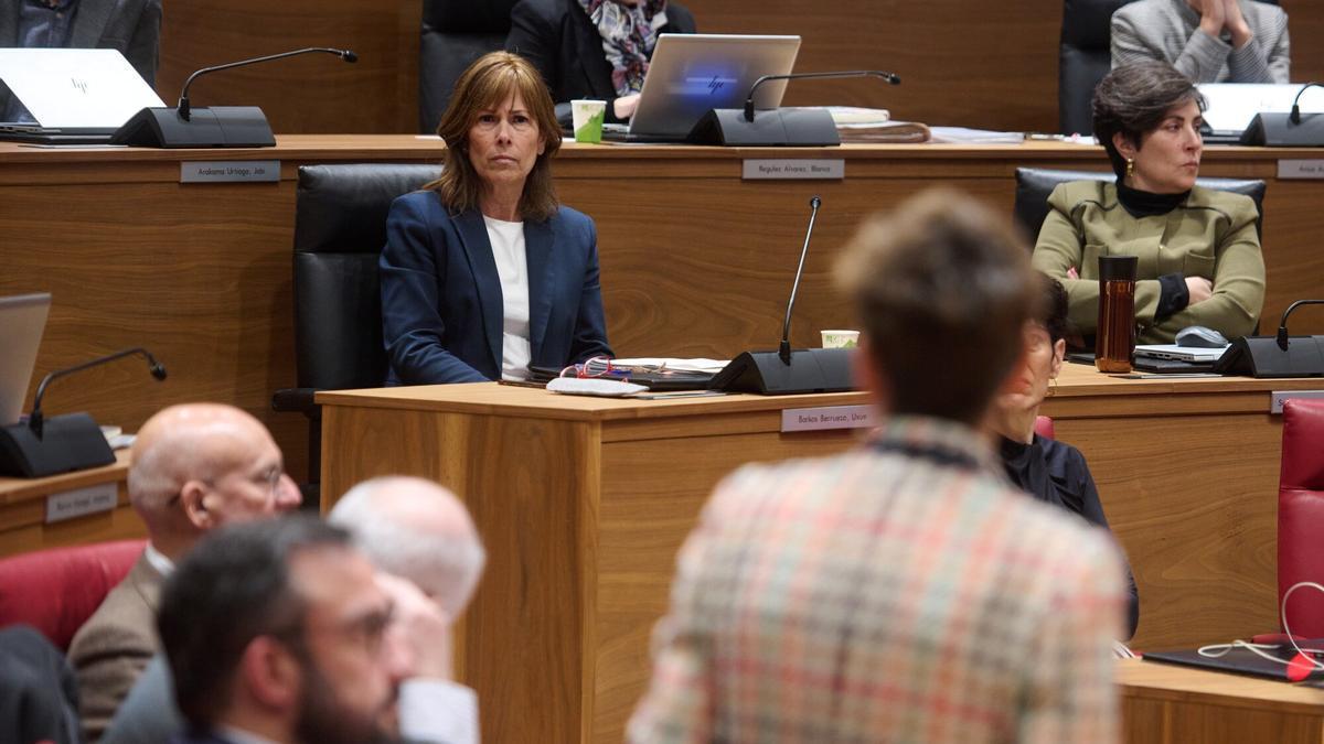 Uxue Barkos, durante la intervención de María Chivite este jueves en el Parlamento de Navarra.