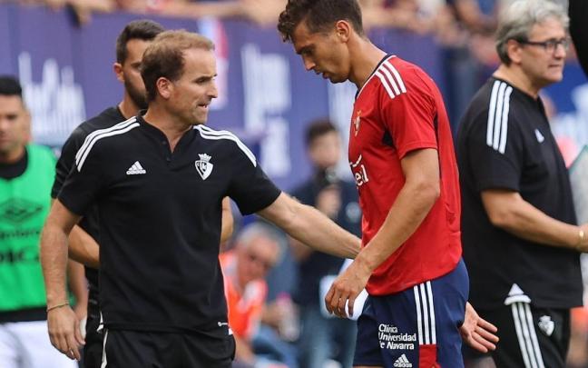 Arrasate felicita a Torró tras el cambio.