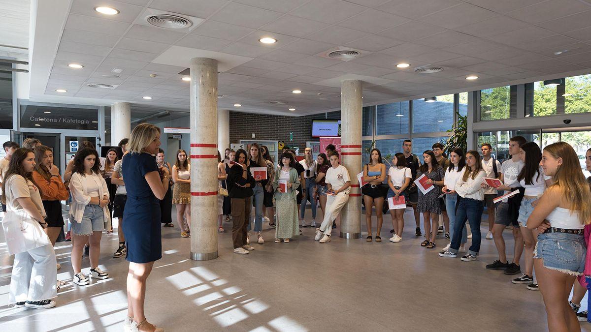 Estudiantes de primer curso de grado en la Jornada de Bienvenida de la Universidad Pública de Navarra, en Tudela.