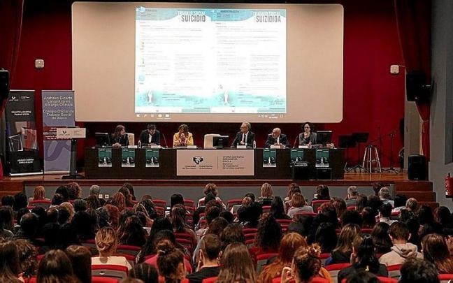 En pequeño, la facultad de Ingeniería de la UPV que acogió la jornada ‘Reflexiones aplicadas desde el Trabajo Social y el suicidio’.