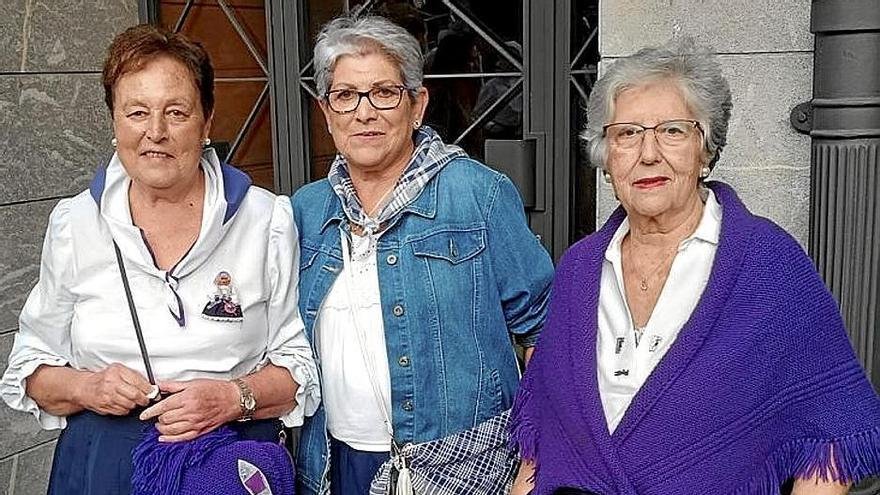 Ane Astragala y sus amigas disfrutaron del Sardinera Eguna.