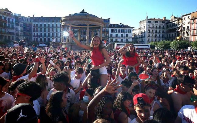 Imagen de uno de los conciertos de tarde de estos pasados Sanfermines en la Plaza del Castillo.