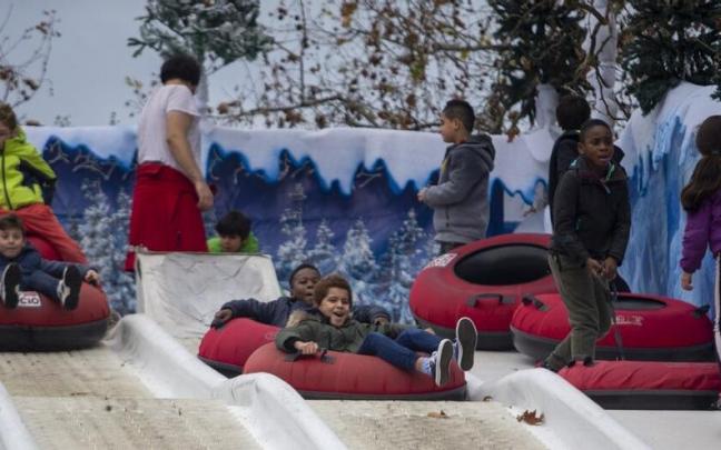 Tobogan instalado en el paseo de Sarasate