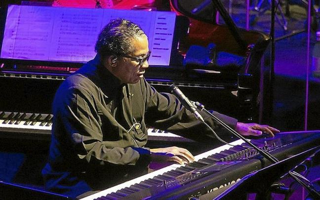 Herbie Hancock, durante el concierto de ayer en el Kursaal. | FOTO: IKER AZURMENDI