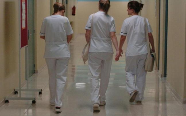 Personal sanitario, en los pasillos del antiguo Hospital de Navarra