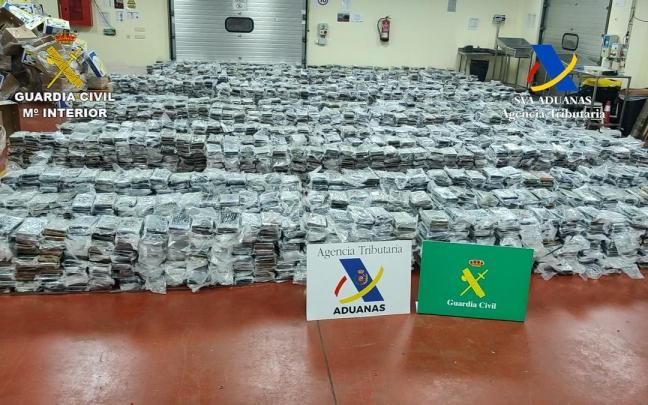 Imagen de las cinco toneladas intervenidas en el Puerto de València. Imagen de las cinco toneladas intervenidas en el Puerto de València.