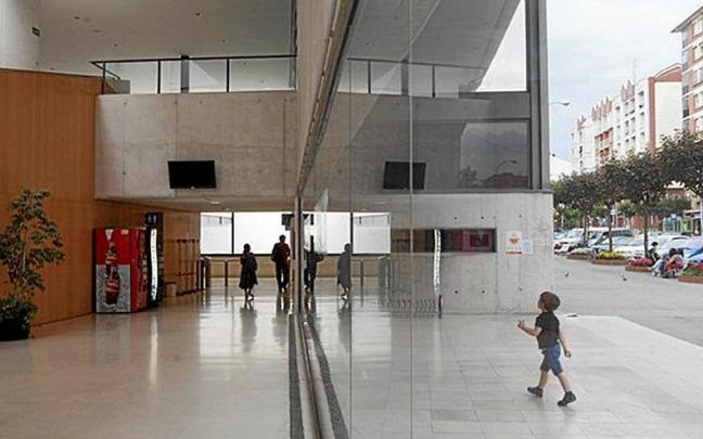 Por unanimidad, el Ayuntamiento ha aprobado no subir tasas como el precio del polideportivo. | FOTO: DEIA