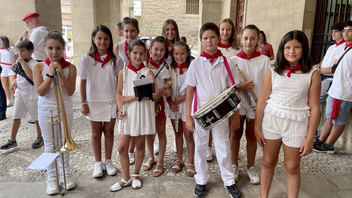 La banda txiki de Lodosa amenizó la mañana el miércoles con pasacalles.