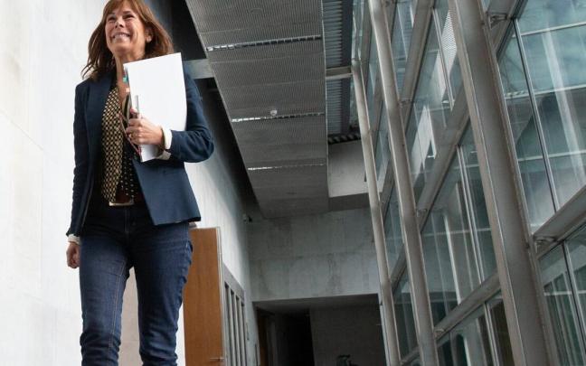 Uxue Barkos, en los pasillos del Parlamento de Navarra