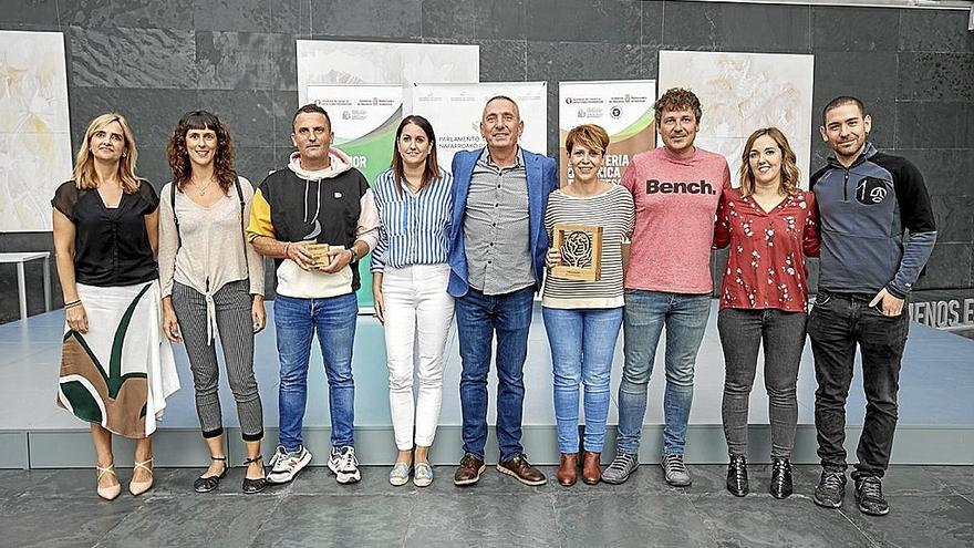 Respresentantes de Cirauqui, Mañeru, Larraga y la Mancomunidad de Valdizarbe reciben el premio.