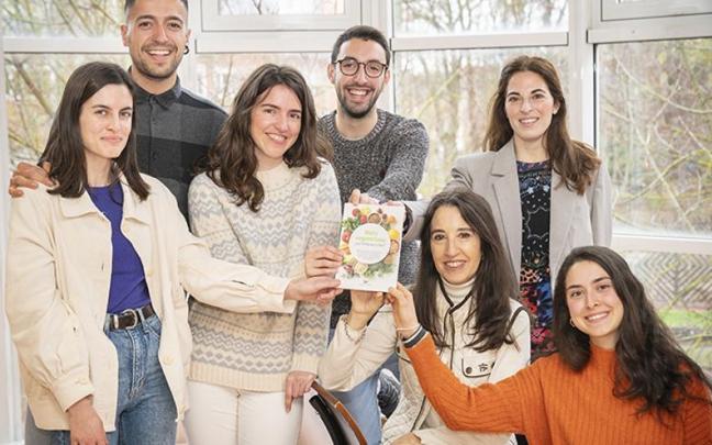 Gida berriaren egileetako batzuk.