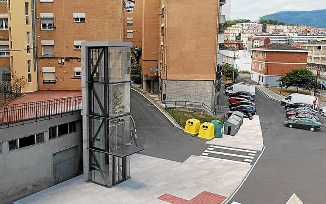 El ascensor entrará en funcionamiento enseguida. El ascensor entrará en funcionamiento enseguida.