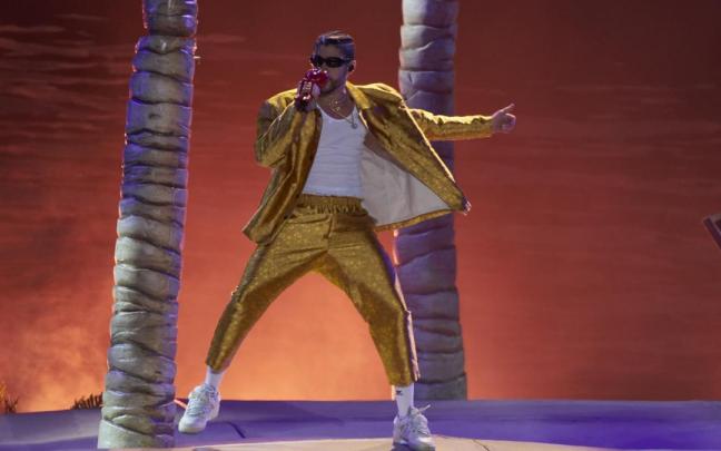 Bad Bunny durante una actuación