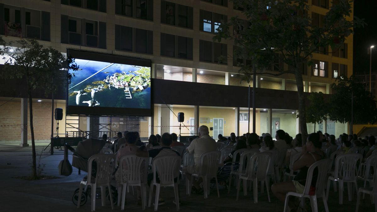 Cine de verano en Buztintxuri.