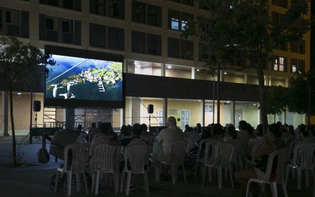 Cine de verano en Buztintxuri.