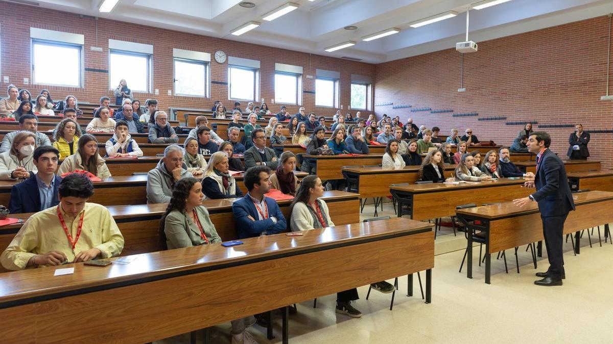 Los estudiantes y sus familias participaron en sesiones organizadas por cada Facultad.