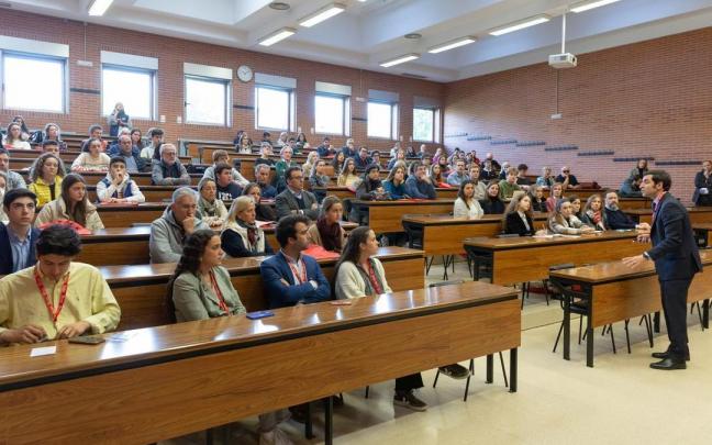 Los estudiantes y sus familias participaron en sesiones organizadas por cada Facultad.